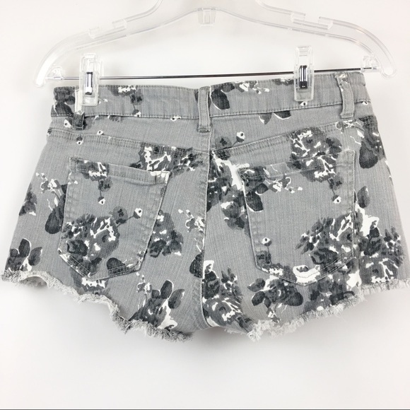 Forever 21 Short - Picture 2 of 3